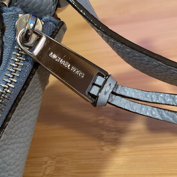 🔹Michael Kors🔹 Rhea🔹Pale Blue🔹Large Zip Shoulder Hobo Bag/EUC - Picture 14 of 14